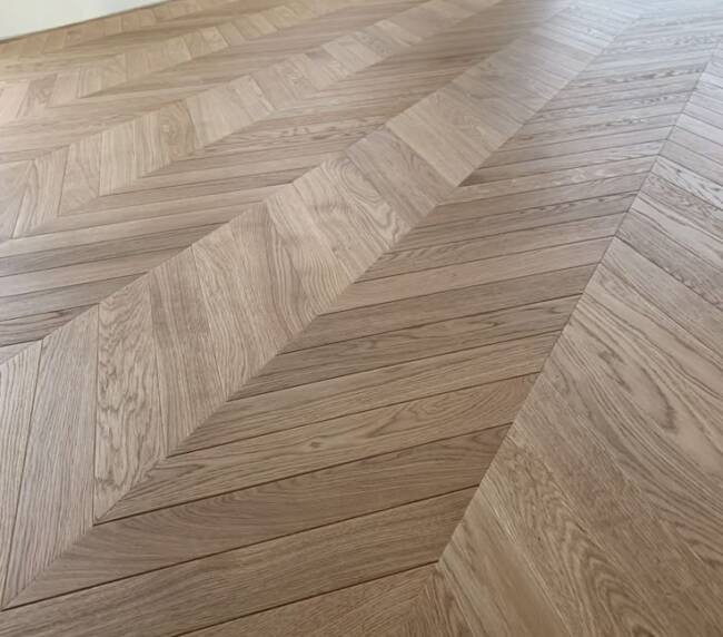 Pakruojo parketas grindys shevron